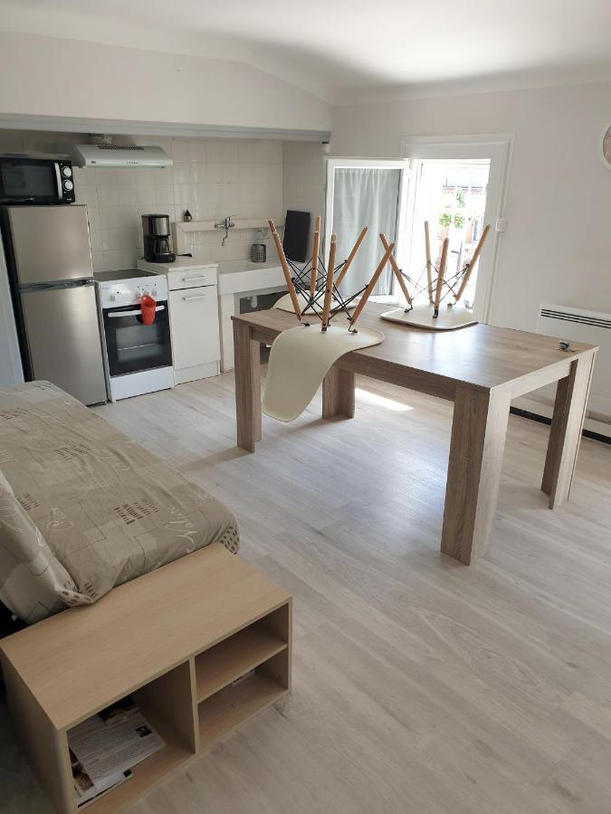 Appartement 62 M2 1Er Etage Avec Jardin Au Rdc Saint-Genis-des-Fontaines Luaran gambar
