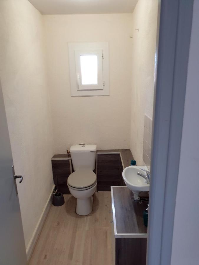 Appartement 62 M2 1Er Etage Avec Jardin Au Rdc Saint-Genis-des-Fontaines Luaran gambar