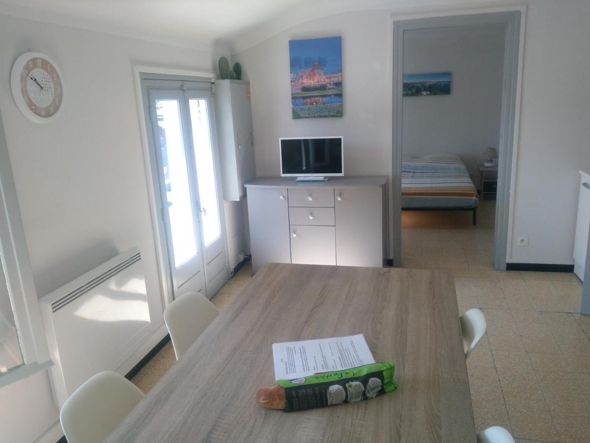Appartement 62 M2 1Er Etage Avec Jardin Au Rdc Saint-Genis-des-Fontaines Luaran gambar
